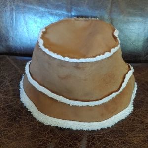 NEW Infant Fleece/Faux-suede Hat w/strap